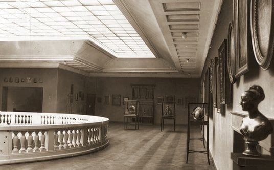 Wnętrze biblioteki w 1930 roku.