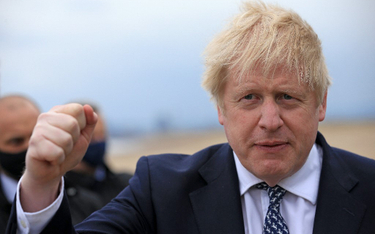 Boris Johnson: Podróże zagraniczne wrócą 17 maja. Częściowo