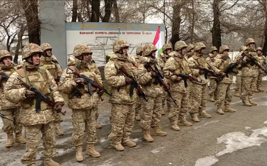 Oddział żołnierzy z Tadżykistanu w ramach Sił Szybkiego Reagowania Układu