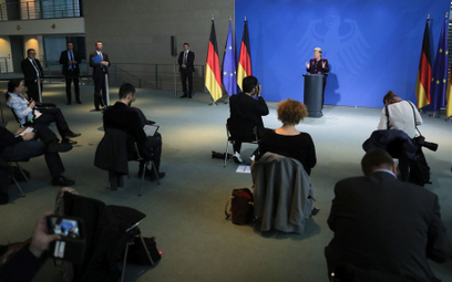 Poniedziałkowa konferencja kanclerz Merkel. Tylko niewielka grupa luźno posadzonych dziennikarzy