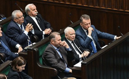 Mimo afery Zondacrypto i ofensywy prawicowych rywali liderzy PiS demonstrują dobry humor i pewność s