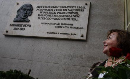 Pomnik Kazimierza Deyny stanie przy Łazienkowskiej