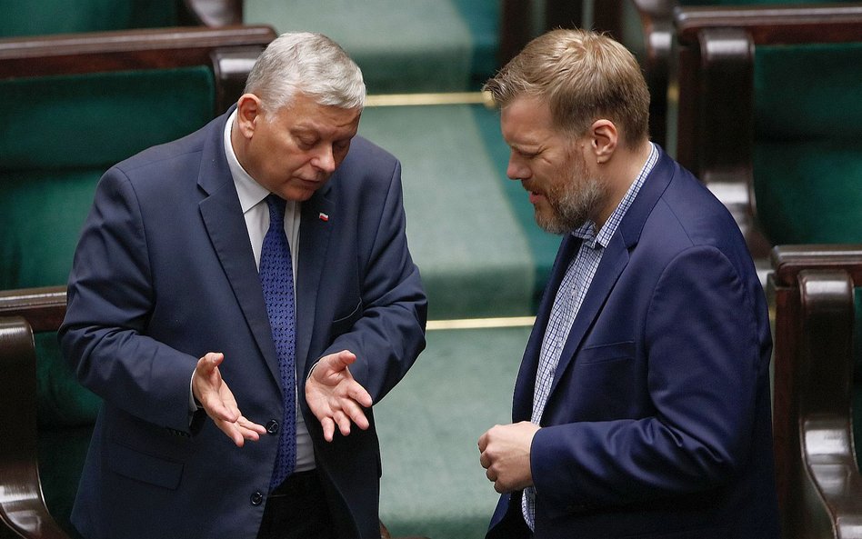 Marek Suski z PiS i Adrian Zandberg z partii Razem (Koalicyjny Klub Parlamentarny Lewicy)