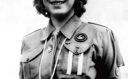 1942 r. 16-letnia księżniczka Elżbieta jako harcerka.
