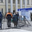 "Zaszczep się w majówkę" - kolejka przed punktem szczepień masowych przeciwko Covid-19 na placu Bank