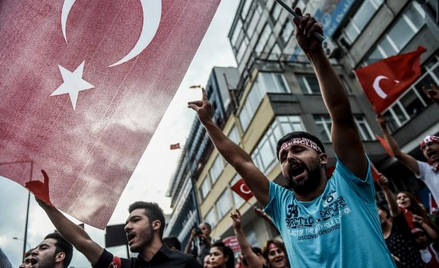 Turcja: Kurd zmuszony do całowania Ataturka