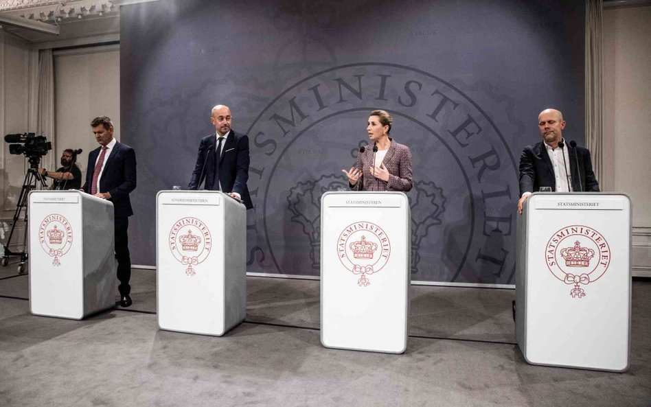 Premier Danii, Mette Frederiksen, w czasie konferencji z udziałem m.in. ministra zdrowia