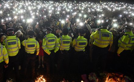 Policjant oskarżony o morderstwo kobiety. Protest w Londynie