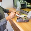 Jak pogodzić cyfrową Alfę z tradycyjnymi Boomersami? Banki mają problem