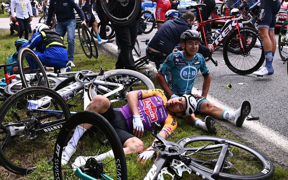 Ogromna kraksa na trasie Tour de France