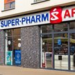 Zaskakująca decyzja Super-Pharm. Sieć aptek będzie oferować usługi fryzjerskie