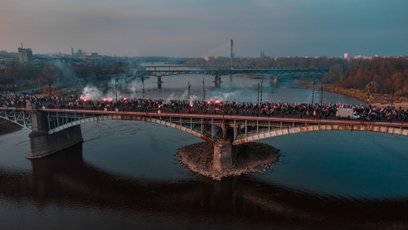 Choć w policyjnym komunikacie nie ma stwierdzenia wprost odnoszącego się do Marszu Niepodległości wi