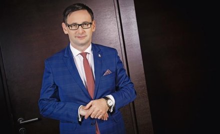 Prezes Orlenu Daniel Obajtek. To grupa przez niego kierowana jest największym płatnikiem podatków w 