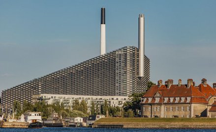 Amager Bakke, kopenhaska spalarnia odpadów, służąca jednocześnie jako stok narciarski