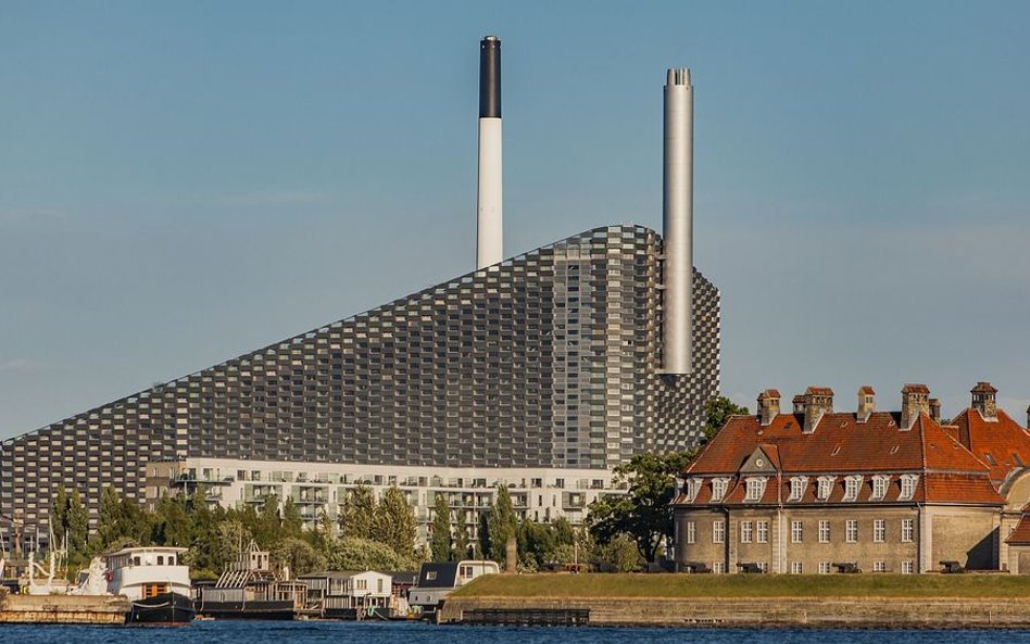 Amager Bakke, kopenhaska spalarnia odpadów, służąca jednocześnie jako stok narciarski