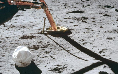 Przedmioty i urządzenia pochodzące z Ziemi docierają na Księżyc od 60 lat