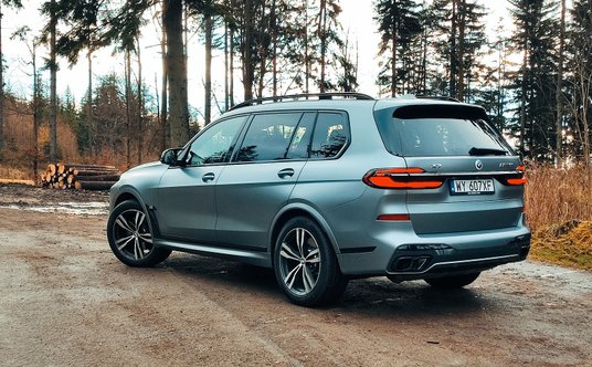 BMW X7 M60i