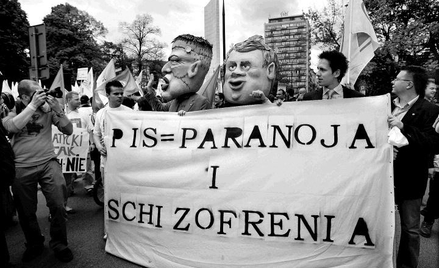 Wańka-wstańka, czyli polityczny kolonializm