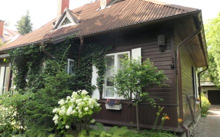 Budynki z przeznaczeniem na sprzedaż, wykonywane były na zlecenie instytucji państwowych i firm pryw