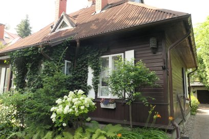 Budynki z przeznaczeniem na sprzedaż, wykonywane były na zlecenie instytucji państwowych i firm pryw