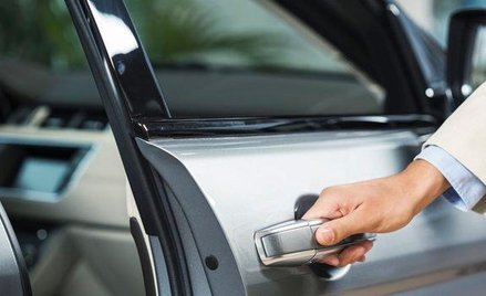 Uber działa w 400 miastach i około 70 krajach na całym świecie, co nie podoba się taksówkarzom