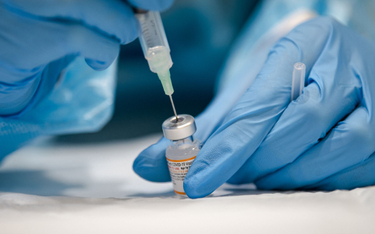 Kanada: Sąd zakazał niezaszczepionemu ojcu widywać się z zaszczepionym synem