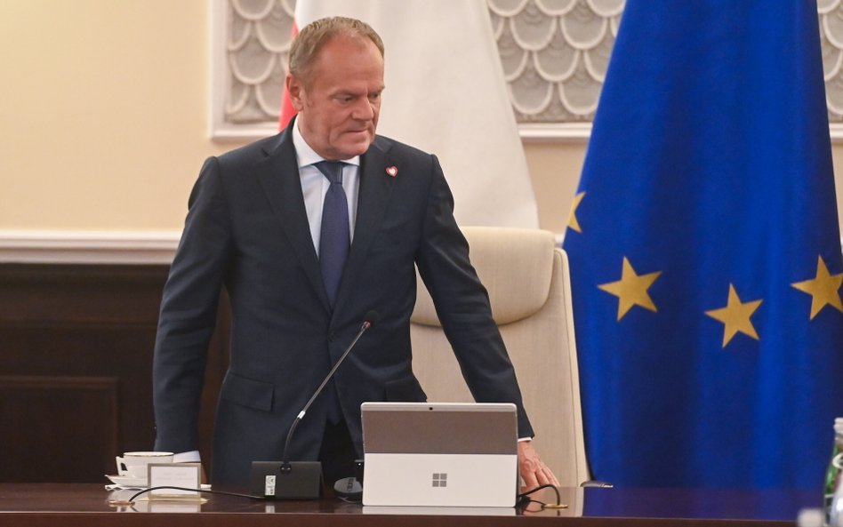 Premier Donald Tusk przed posiedzeniem rządu w KPRM w Warszawie, 19 czerwca.