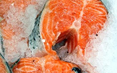 Wiele sieci handlowych już zapowiada, że modyfikowanego łososia nie będą sprzedawać