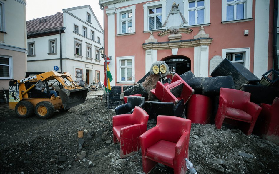 Rząd wylicza, że na razie na realizację zadań związanych z przeciwdziałaniem i usuwaniem skutków klę