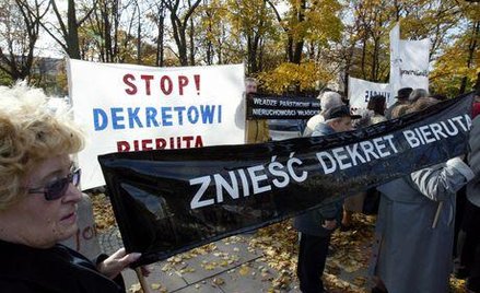 Demonstracja w Warszawie przeciw korzystaniu przez władze miasta z dekretu Bieruta