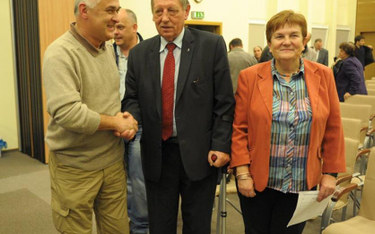 Nowy burmistrz Śródmieścia Mateusz Mroz, (z lewej) razem z prof. Janem Szyszko i Mirosławą Terlecką