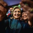 Hillary Clinton z entuzjastami kampanii podczas postoju w kalifornijskim Oakland 6 maja. Bardzo wyst