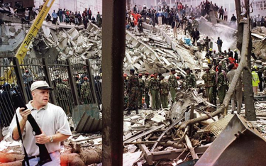 Nairobi, 7 sierpnia 1998 roku. Mury ambasady runęły wielkimi blokami na ziemię. Zabici pracownicy wc