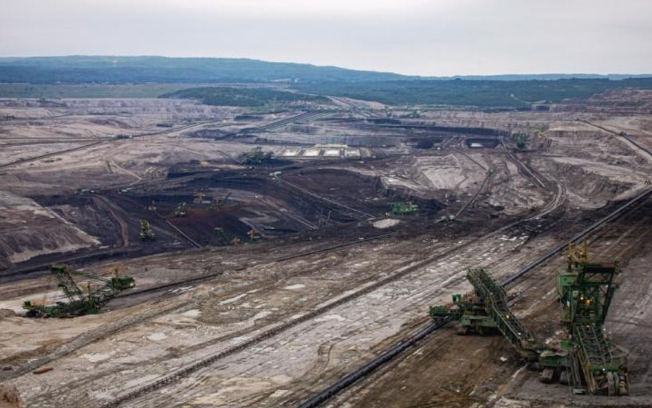 Prace przy wydobyciu w kopalni Turów idą pełną parą. Z roku na rok odkrywka powoli przesuwa się w ki