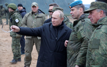 Putin wizytował zmobilizowanych. "600 pocisków, pięć granatów"