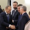 Premier Donald Tusk (L), szef Kancelarii Prezesa Rady Ministrów Jan Grabiec (3L) i wicepremier, mini
