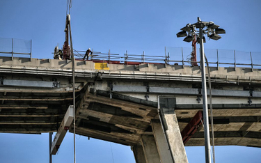 Sześć miesięcy po tragedii rozbierają most w Genui