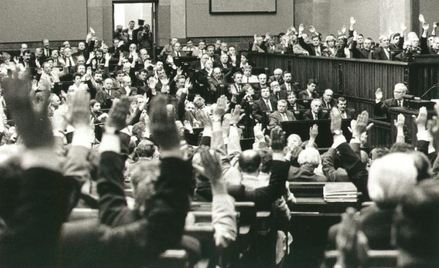 Zgromadzenie Narodowe uchwaliło obecną Konstytucję Rzeczypospolitej Polskiej 2 kwietnia 1997 r. Zost