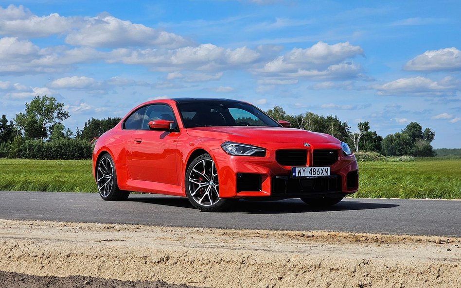 BMW M2 oferowany jest z automatyczną lub ręczną skrzynią biegów