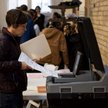 Głosowanie w Minneapolis (stan Minnesota) za pomocą maszyny wyborczej
