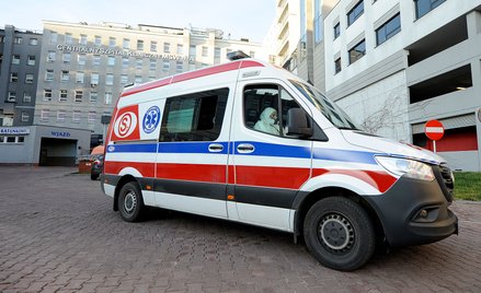 Koronawirus w Polsce. Brak zgonów covidowych, przypadków mniej niż przed rokiem