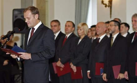 Premiera gabinetu Tuska i pierwsza ważna decyzja