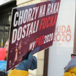 W ostatnim czasie na wydarzenia związane z prezydentem przychodzą demonstranci. Na zdjęciu: kilkuoso