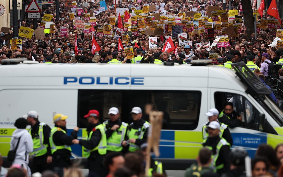 Protest w Londynie po śmiertelnym ataku nożem w Southport