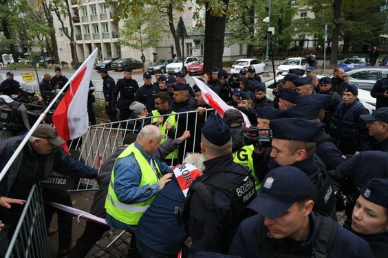 Protest przed siedzibą Trybunału Konstytucyjnego, 14 października 2026 r.