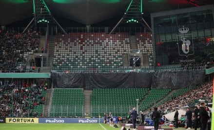 Pusta trybuna na stadionie Legii podczas meczu z Wisłą