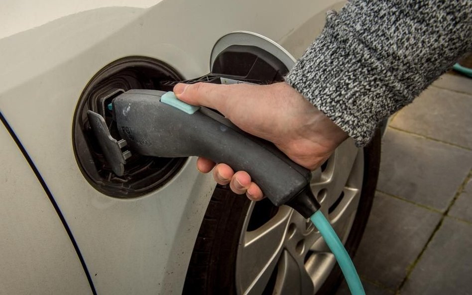 ElectroMobility ogłosi konkurs na samochód elektryczny