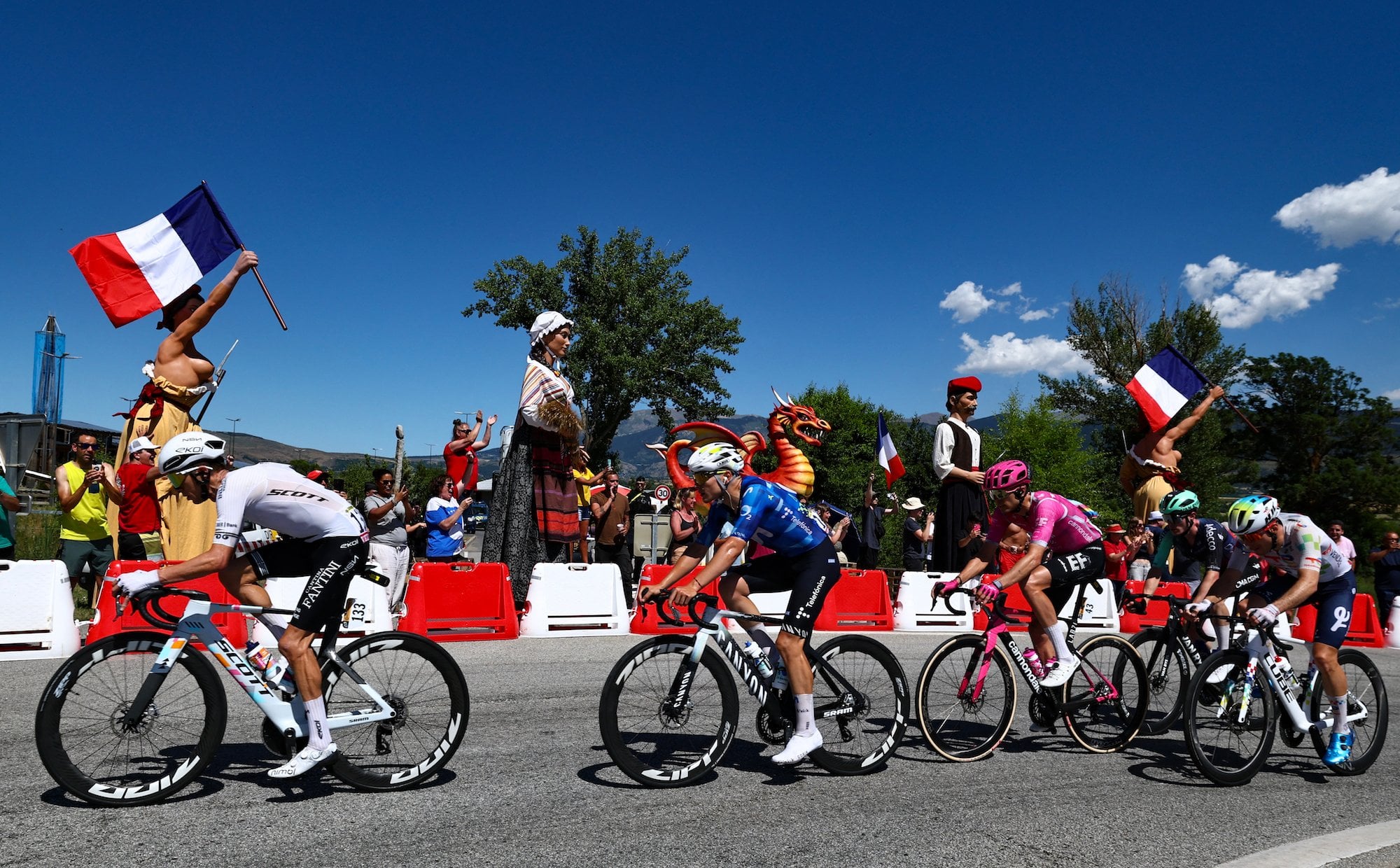 Rekordowe upały na Tour de France. Słynny wyścig zagrożeniem dla zdrowia kolarzy