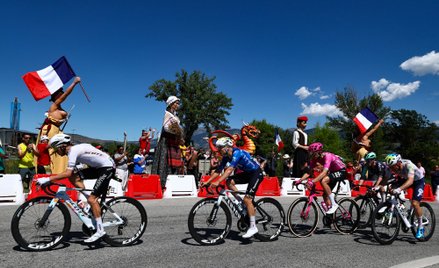 Zawodnicy na trasie trzeciego etapu tegorocznego Tour de France