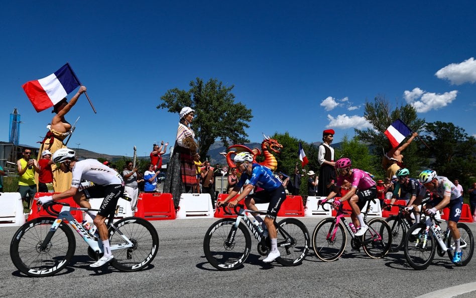 Zawodnicy na trasie trzeciego etapu tegorocznego Tour de France